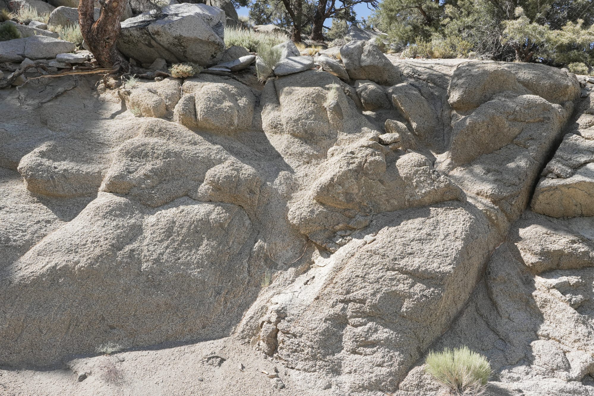 cross section of fractured bedrock